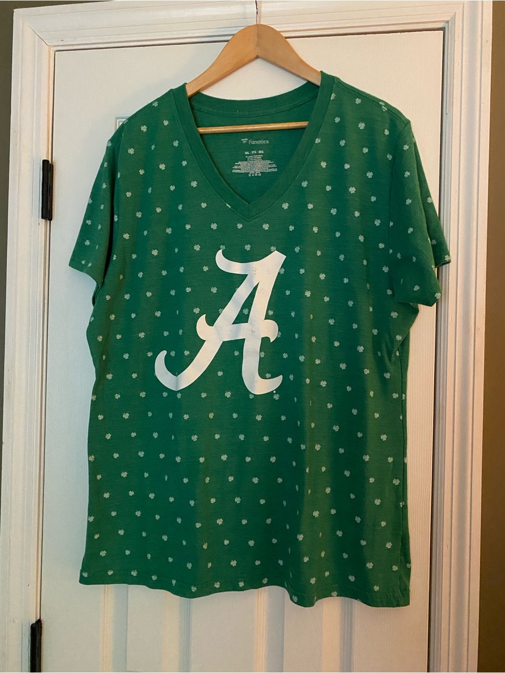 Alabama Crimson Tide St Patrick’s Day Green V-Neck Tee - size: 3XL (women’s)